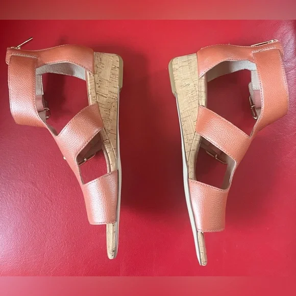 Donald J. Pliner Coral Gladiator Leather Buckle Sandals size 7.5 - Picture 4 of 7